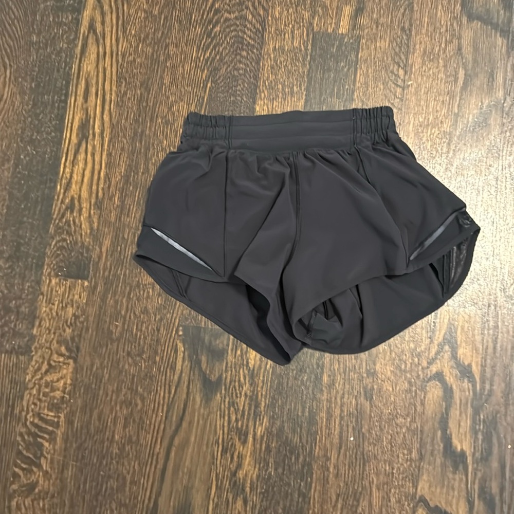 Lululemon size 2 hotty hot short in black